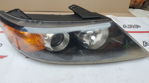 Фара правая Kia Sorento 2 2009-2012