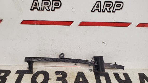 Направляющая стекла передняя левая Suzuki Vitara 2 2015-2018