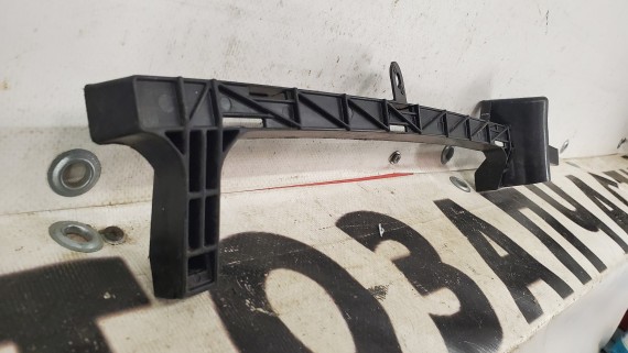 Направляющая стекла передняя левая Suzuki Vitara 2 2015-2018