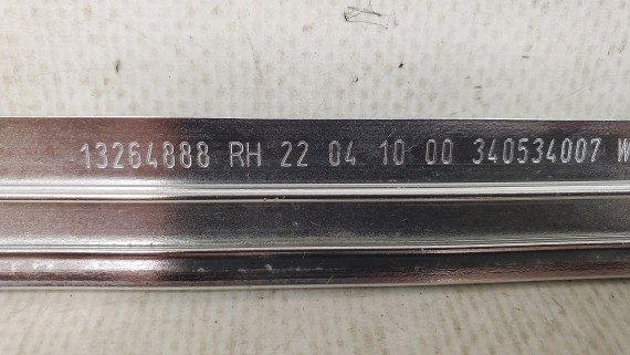Молдинг двери задней правой  Opel Astra J 2009-2015