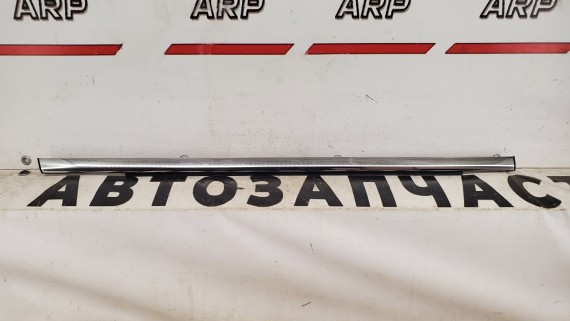 Молдинг стeклa заднeй левой двери Jеeр Grand Сherоkee WК2 2010–2022