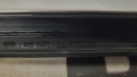 Молдинг стeклa заднeй левой двери Jеeр Grand Сherоkee WК2 2010–2022