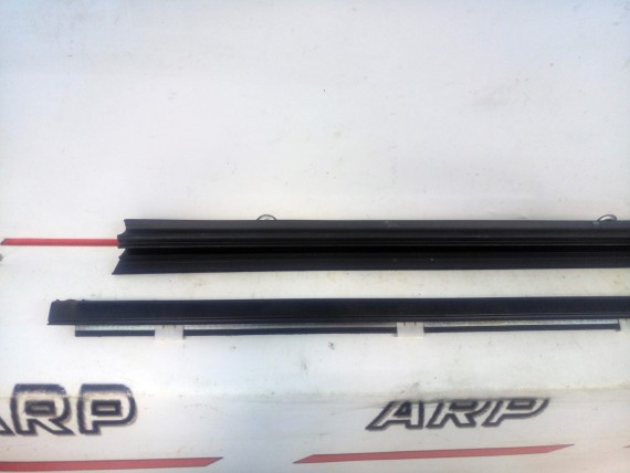 Молдинг стекла задней правой двери Nissan Qashqai j10 2006-2014