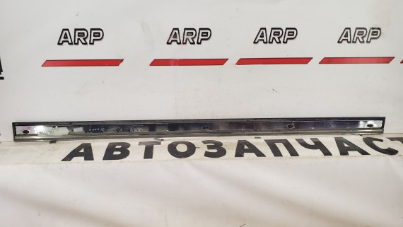 Молдинг двери передней правой Audi A8 D3 2004-2010