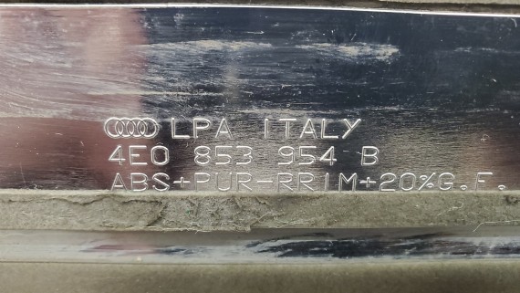 Молдинг двери передней правой Audi A8 D3 2004-2010