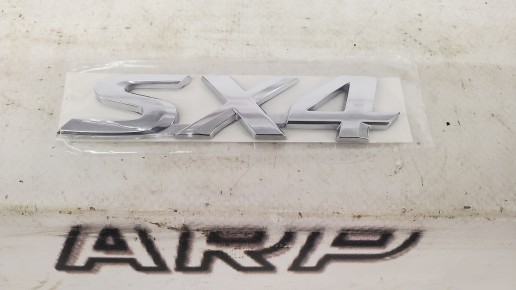 Эмблема крышки багажника Suzuki SX4 2006-2013