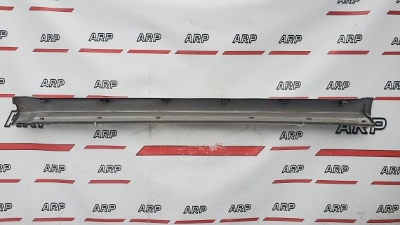 Накладка правого порога Subaru Legacy B13 2003-2009