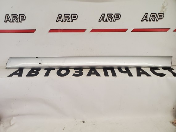 Молдинг передней правой двери Honda CR-V 2 2001-2006