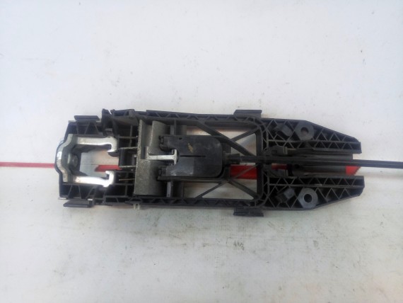 Кронштейн ручки двери передней правой Volkswagen Passat B6 2005-2011
