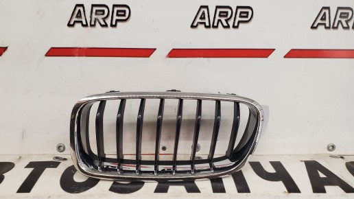 Решетка радиатора левая BMW 3 серия F30 F31 2011-2016