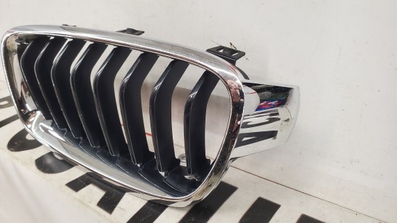 Решетка радиатора левая BMW 3 серия F30 F31 2011-2016
