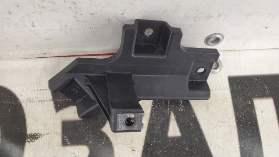Крепление обшивки двери левое переднее Infiniti QX56 Nissan Patrol Y62 2010-н.в