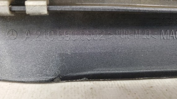 Молдинг двери задний левый Mercedes-Benz E-Class W210 1999-2002