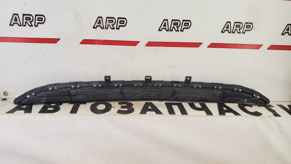 Решетка в передний бампер Hyundai Solaris 2 2017-2020