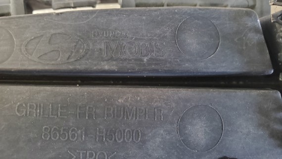 Решетка в передний бампер Hyundai Solaris 2 2017-2020