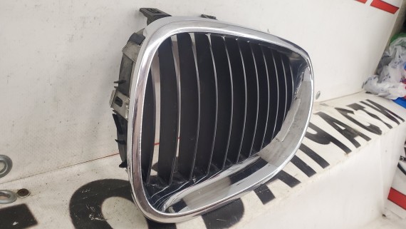 Решетка радиатора левая BMW 5 E60/E61 2003-2009
