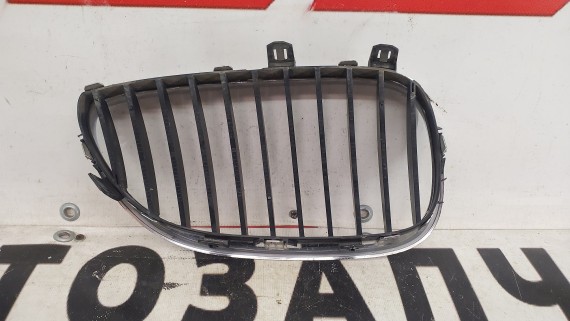 Решетка радиатора левая BMW 5 E60/E61 2003-2009