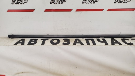 Бархотка двeри пеpедней левой Роrschе Mаcan 1 2014-2019