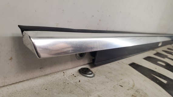 Молдинг стекла двери передний правый Audi A3 8V 2012-2020