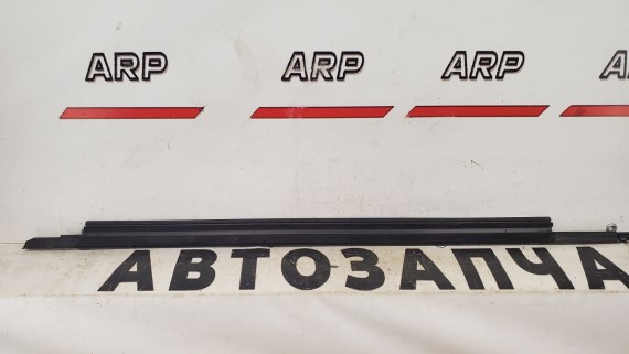 Молдинг стекла двери передний правый Audi A3 8V 2012-2020