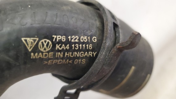 Патрубок радиатора Volkswagen Touareg 2 NF Porsche Cayenne 2010-2018