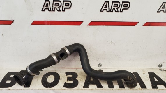 Патрубок радиатора Volkswagen Touareg 2 NF Porsche Cayenne 2010-2018