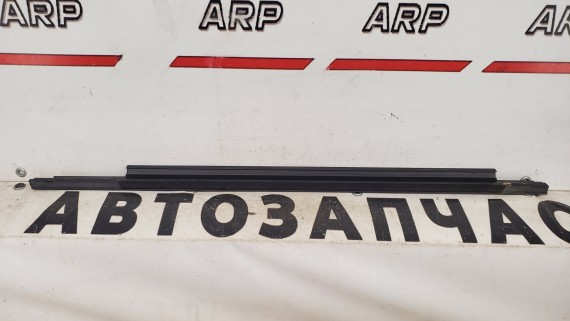 Молдинг стекла двери задний правый Audi A4 B8 2007-2015