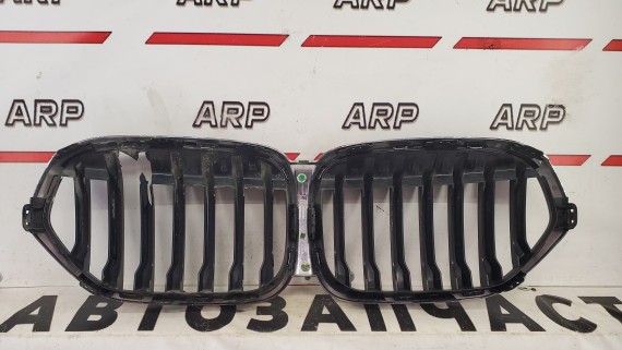 Решетка радиатора  BMW X1 F48 2019-н.в.