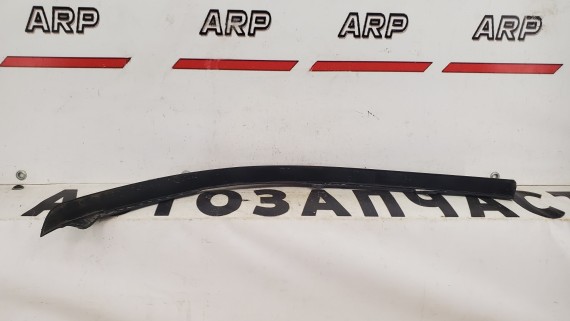 Юбка переднего бампера правая Toyota Yaris 2005-2011
