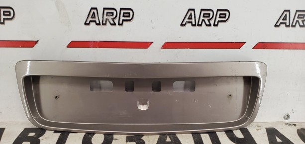 Накладка крышки багажника Nissan Primera P12 2001-2008