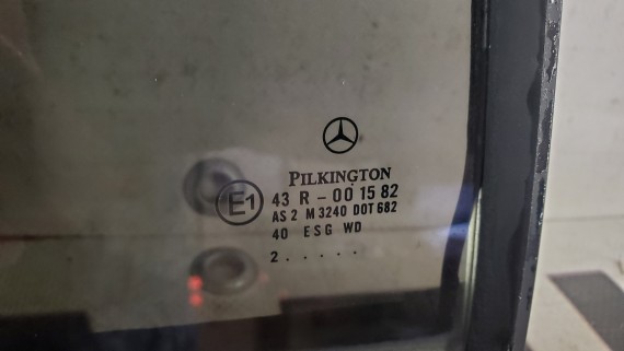 Форточка задняя правая Mercedes-Benz C-Class W203 2000-2006
