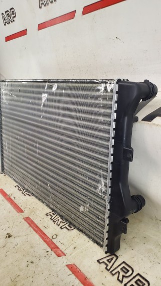 Радиатор охлаждения Skoda Superb 2 2008-2013