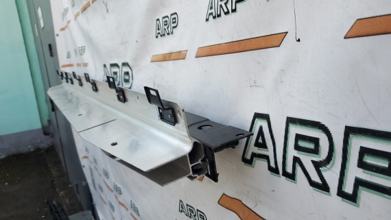 Кронштейн порога левый Mercedes-Benz ML-Class W164 2005-2011