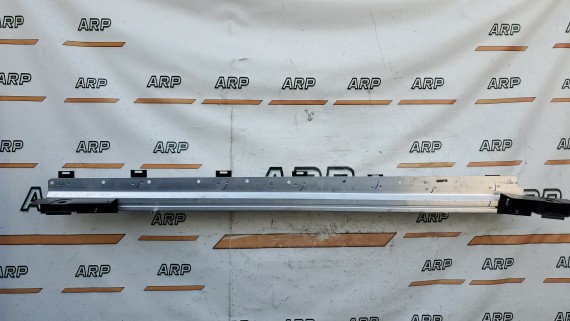 Кронштейн порога левый Mercedes-Benz ML-Class W164 2005-2011