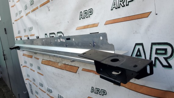 Кронштейн порога левый Mercedes-Benz ML-Class W164 2005-2011