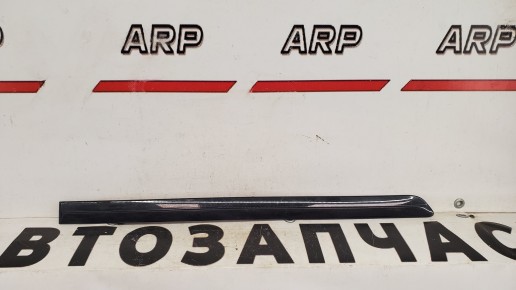 Молдинг двери задней правой Volkswagen Bora Golf 5+ 2005-2009