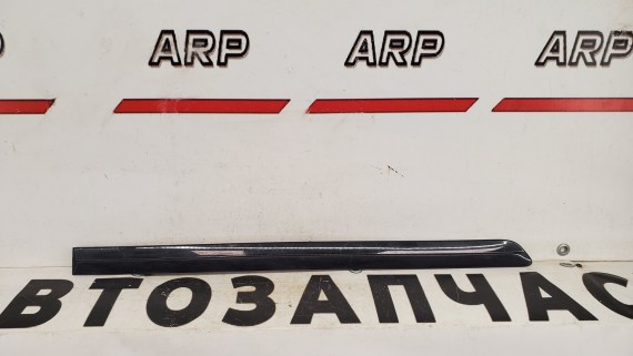 Молдинг двери задней правой Volkswagen Bora Golf 5+ 2005-2009