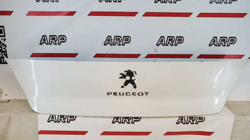 Накладка крышки багажника Peugeot 508 2010-2018