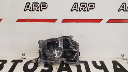 ПТФ фара правая Toyota Land Cruiser 300 2021-2024