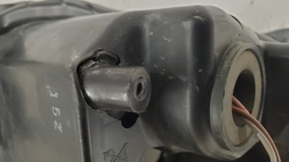 ПТФ фара правая Toyota Land Cruiser 300 2021-2024
