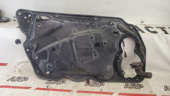 Корпус стеклоподъемника передний правый Volkswagen Passat B7 2011-2015