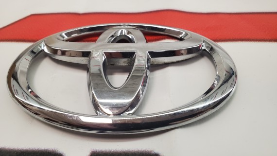 Эмблема задняя Toyota Camry V40 2006–2011