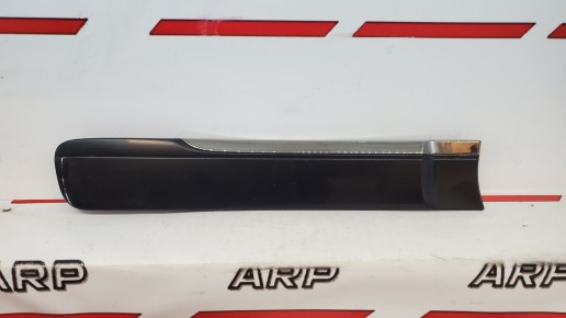 Накладка задней правой двери Lexus GX460 2 2009-2020