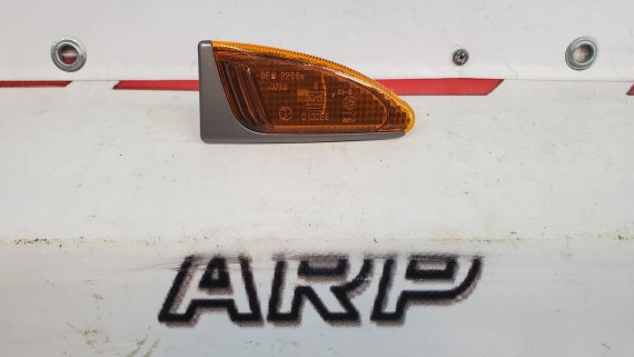 Повторитель поворота правый Subaru Legacy 2 1993-1999