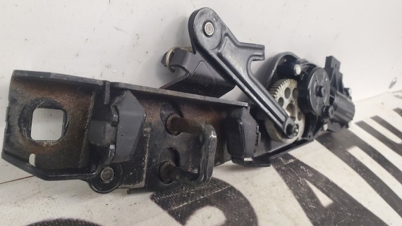 Доводчик крышки багажника Land Rover Range Rover Sport L320 2005-2013