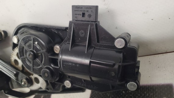 Доводчик крышки багажника Land Rover Range Rover Sport L320 2005-2013