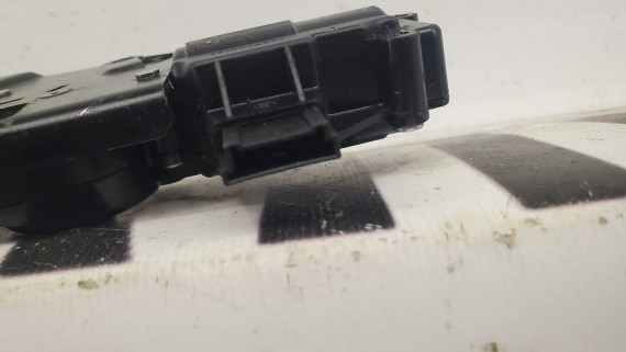 Доводчик крышки багажника Land Rover Range Rover Sport L320 2005-2013