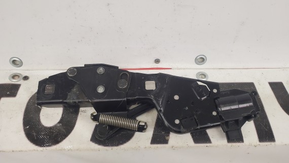 Доводчик крышки багажника Land Rover Range Rover Sport L320 2005-2013