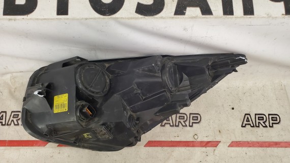 Фара правая Kia Venga 2009-2014