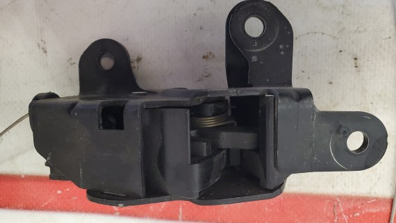 Замок багажника левый BMW X5 E70 2006–2013